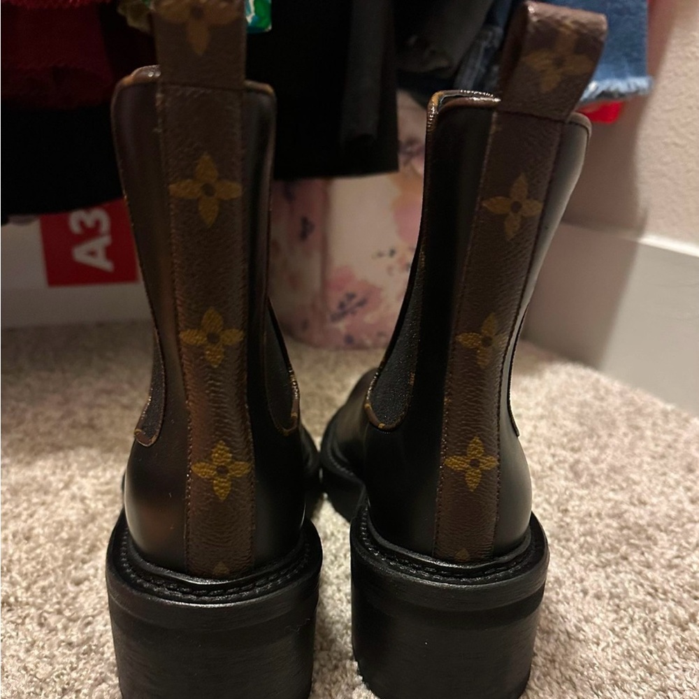 Louis Vuitton Beauborg boots